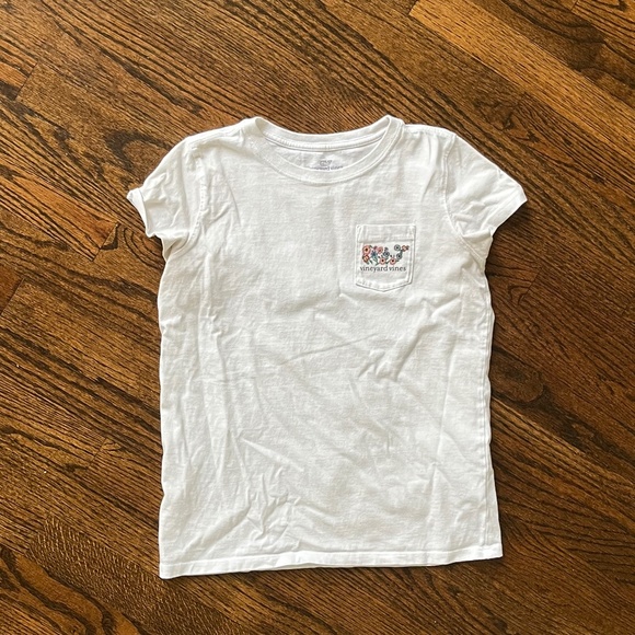 Vineyard Vines Tops - Vineyard vines floral T-shirt